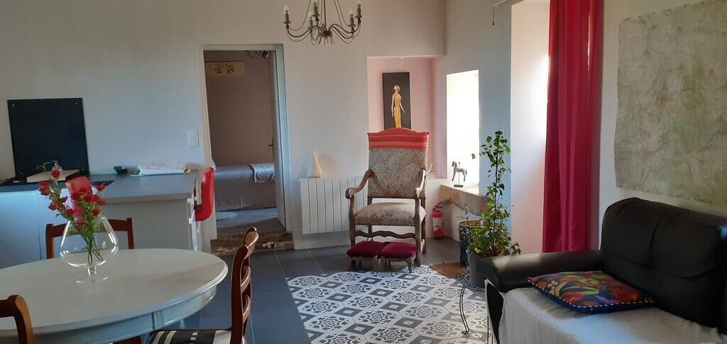 Photo of Livingroom in Besson