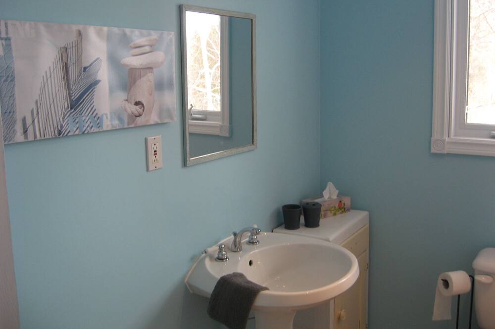 Photo of Bathroom in Saint-Henri-de-Taillon