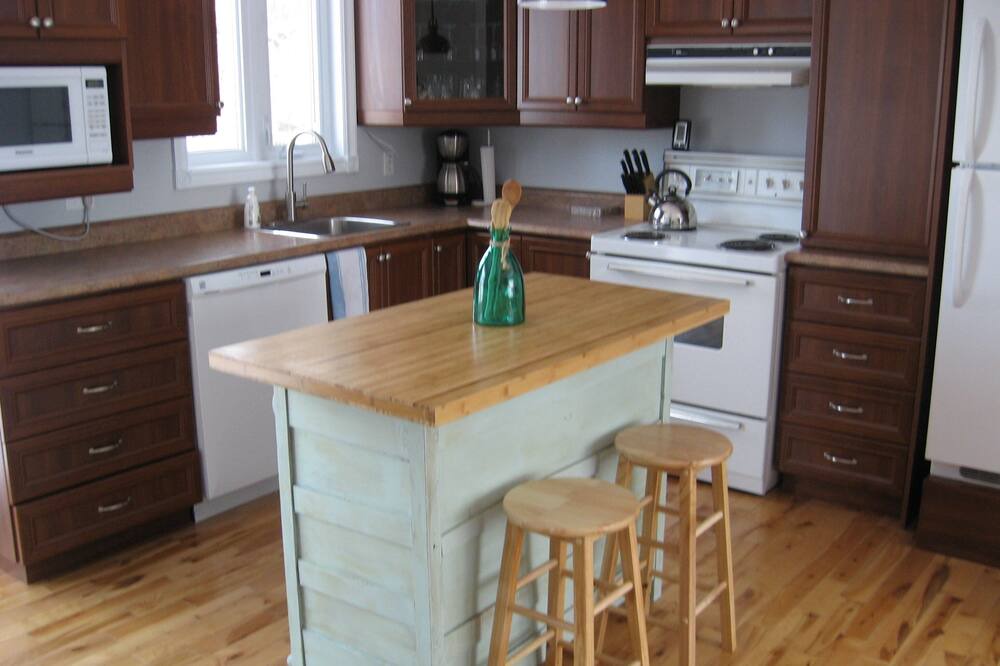 Photo of Kitchen in Saint-Henri-de-Taillon