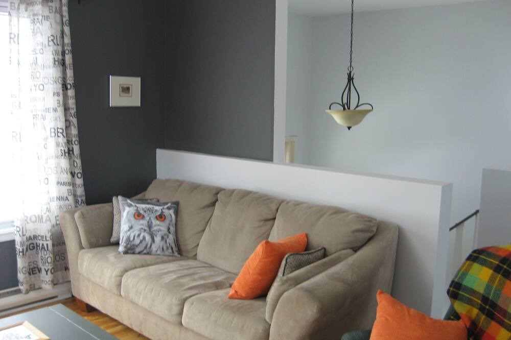 Photo of Livingroom in Saint-Henri-de-Taillon