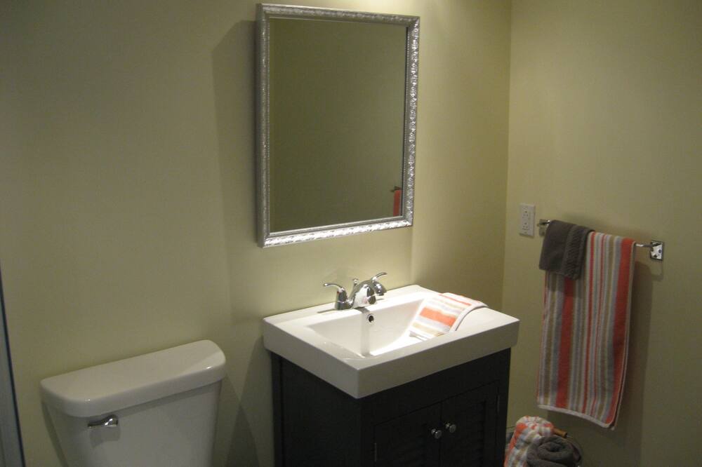 Photo of Bathroom in Saint-Henri-de-Taillon