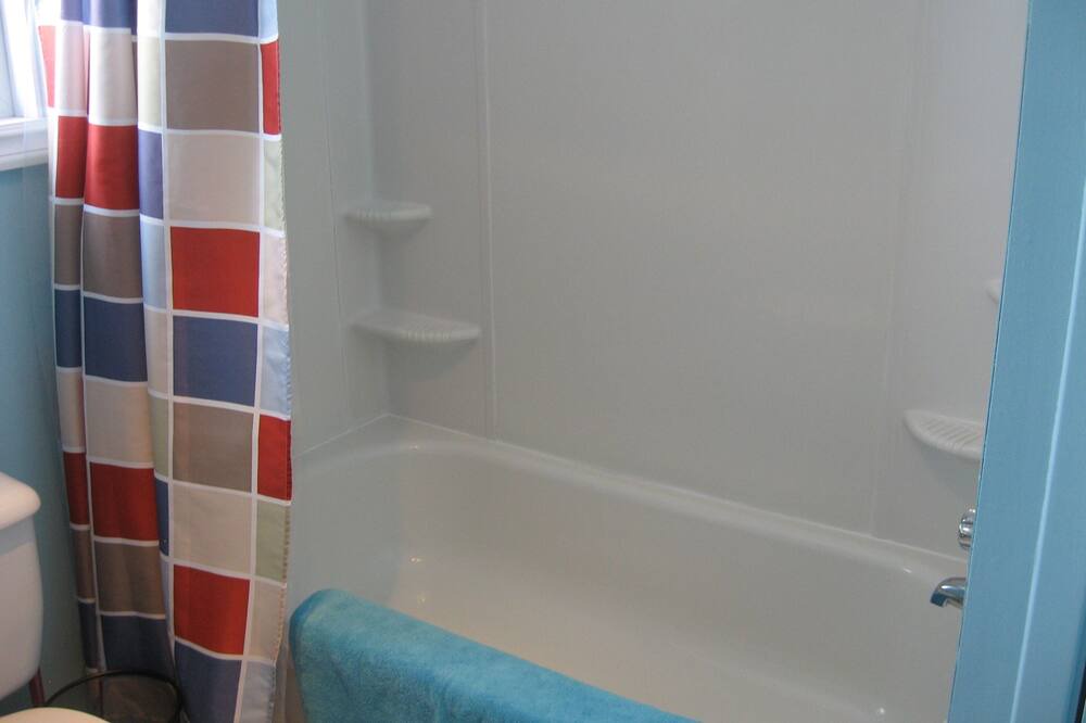 Photo of Bathroom in Saint-Henri-de-Taillon