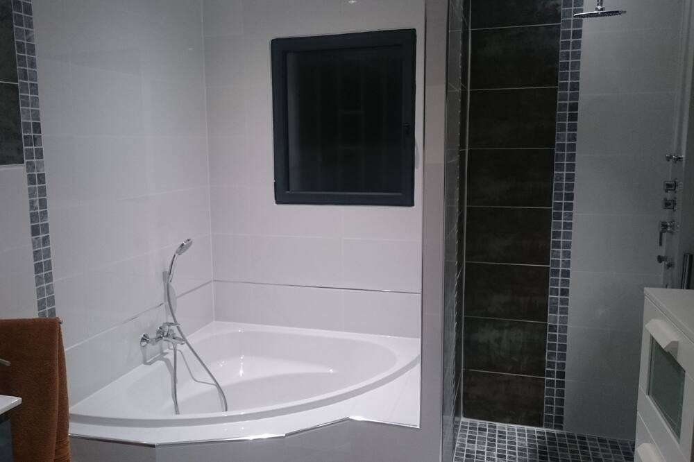 Photo of Bathroom in Aubais