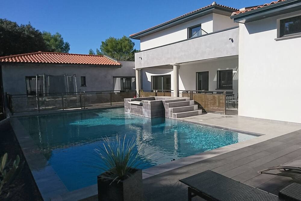 Photo of Outdoor in Aubais