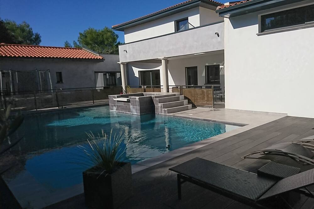 Photo of Outdoor in Aubais
