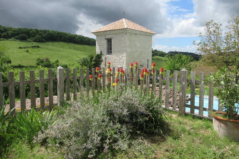 Photo of Outdoor in Beauville