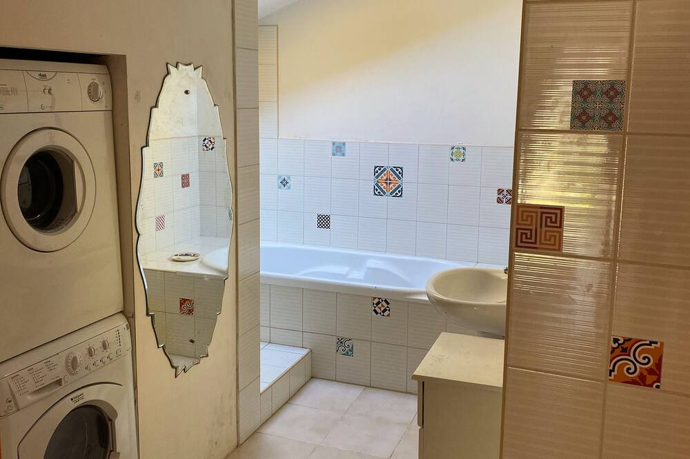 Photo of Bathroom in Beauville