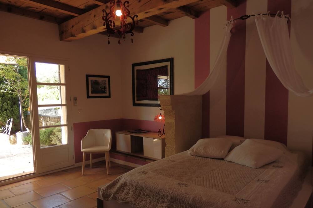 Photo of Bedroom in Roquemaure