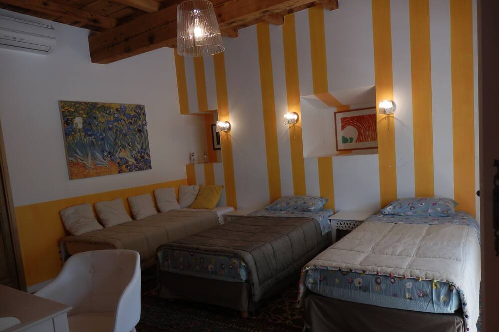 Photo of Bedroom in Roquemaure