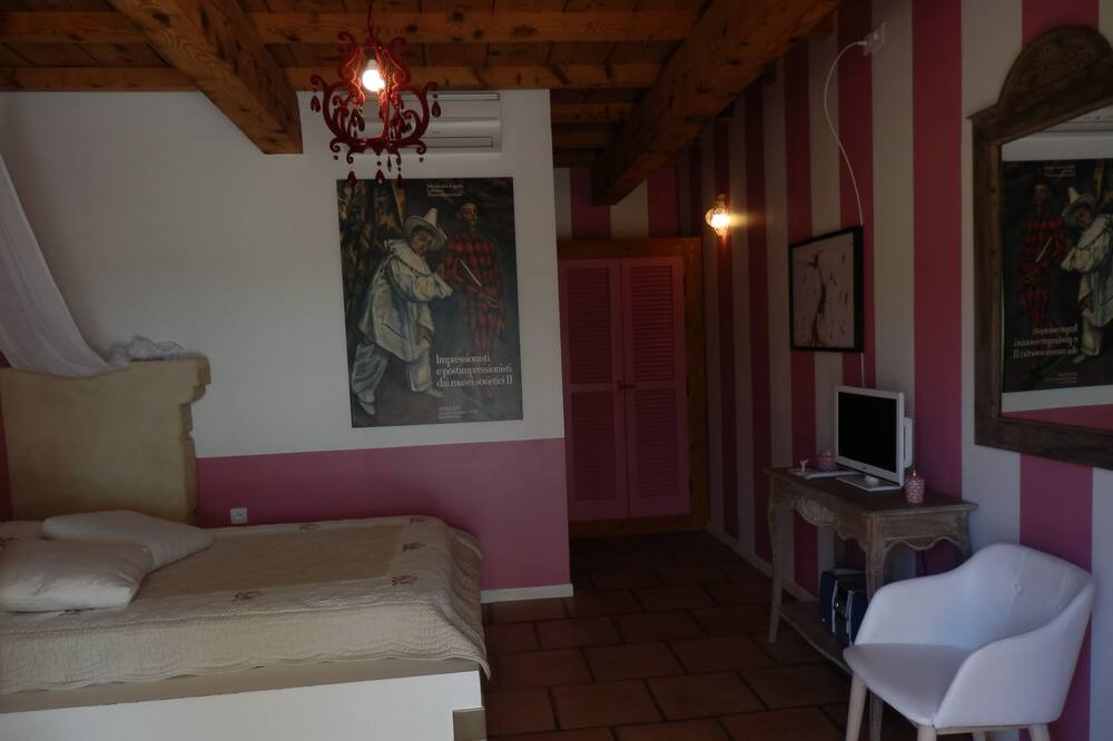 Photo of Bedroom in Roquemaure
