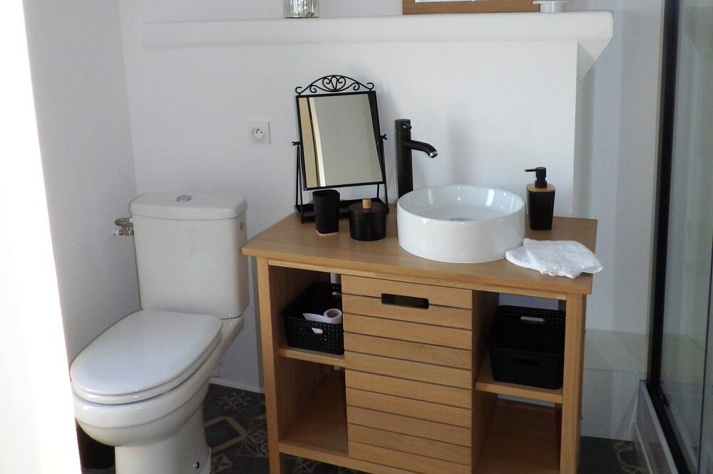 Photo of Bathroom in Betz-le-Chateau