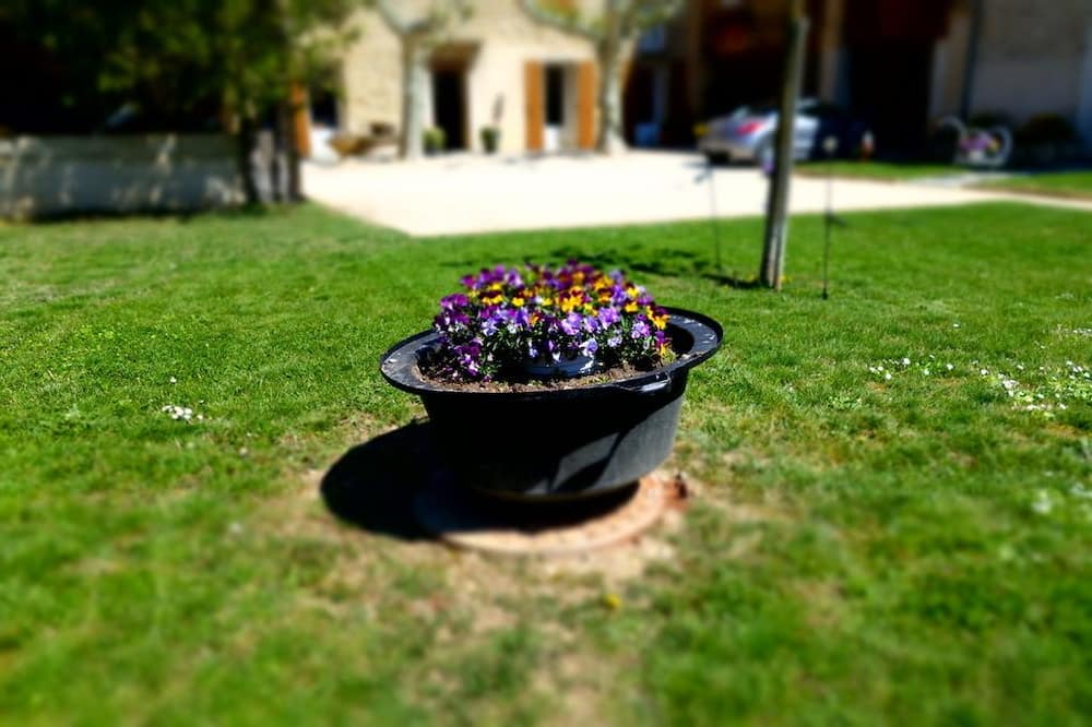 Photo of Outdoor in Chanos-Curson