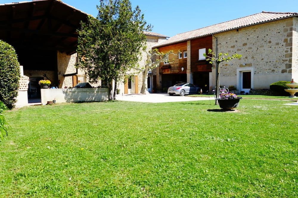 Photo of Outdoor in Chanos-Curson