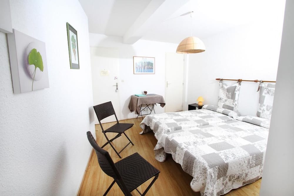 Photo of Others in Chanos-Curson