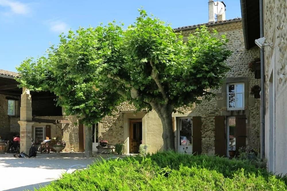 Photo of Outdoor in Chanos-Curson