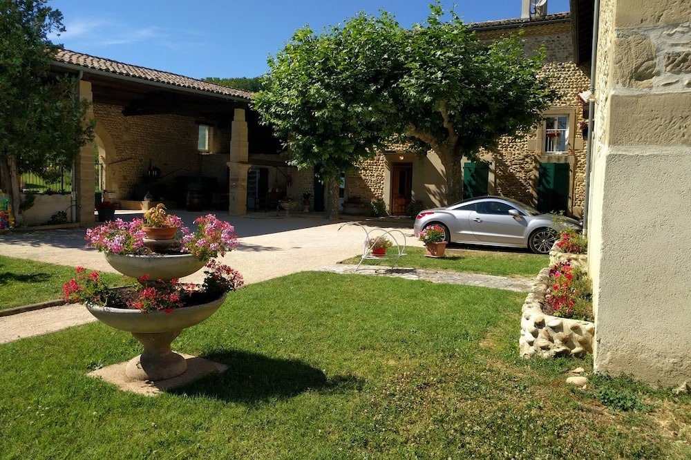 Photo of Outdoor in Chanos-Curson