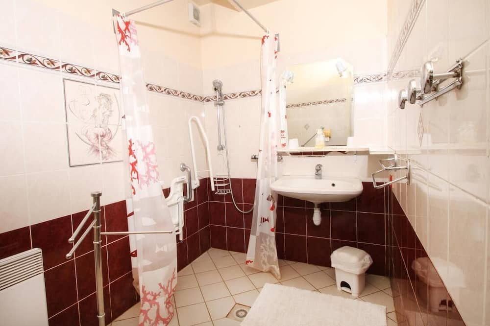 Photo of Bathroom in Chanos-Curson