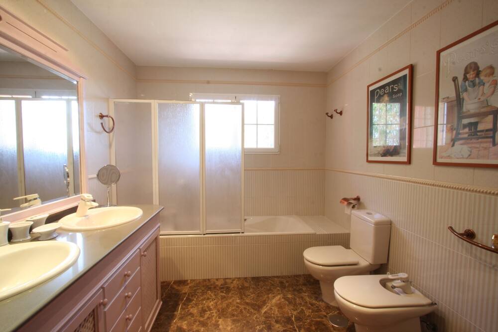 Photo of Bathroom in Polop