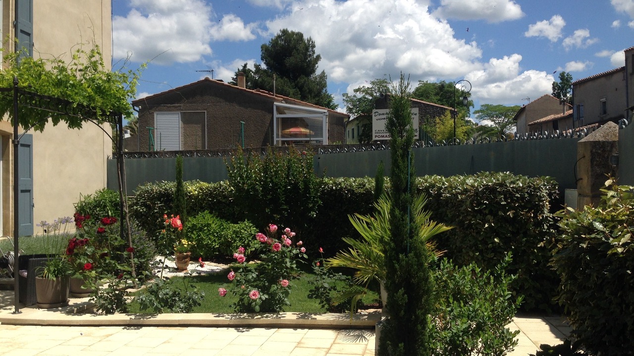 Photo of Outdoor in Pomas