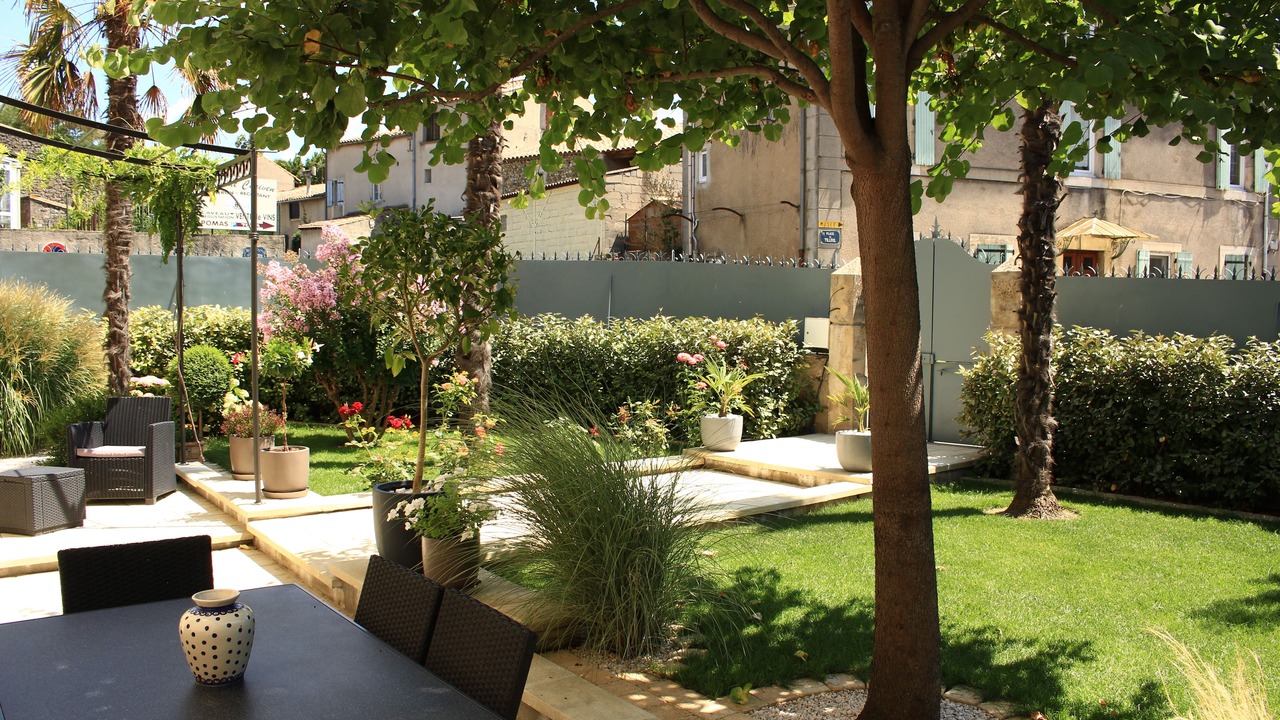 Photo of Outdoor in Pomas