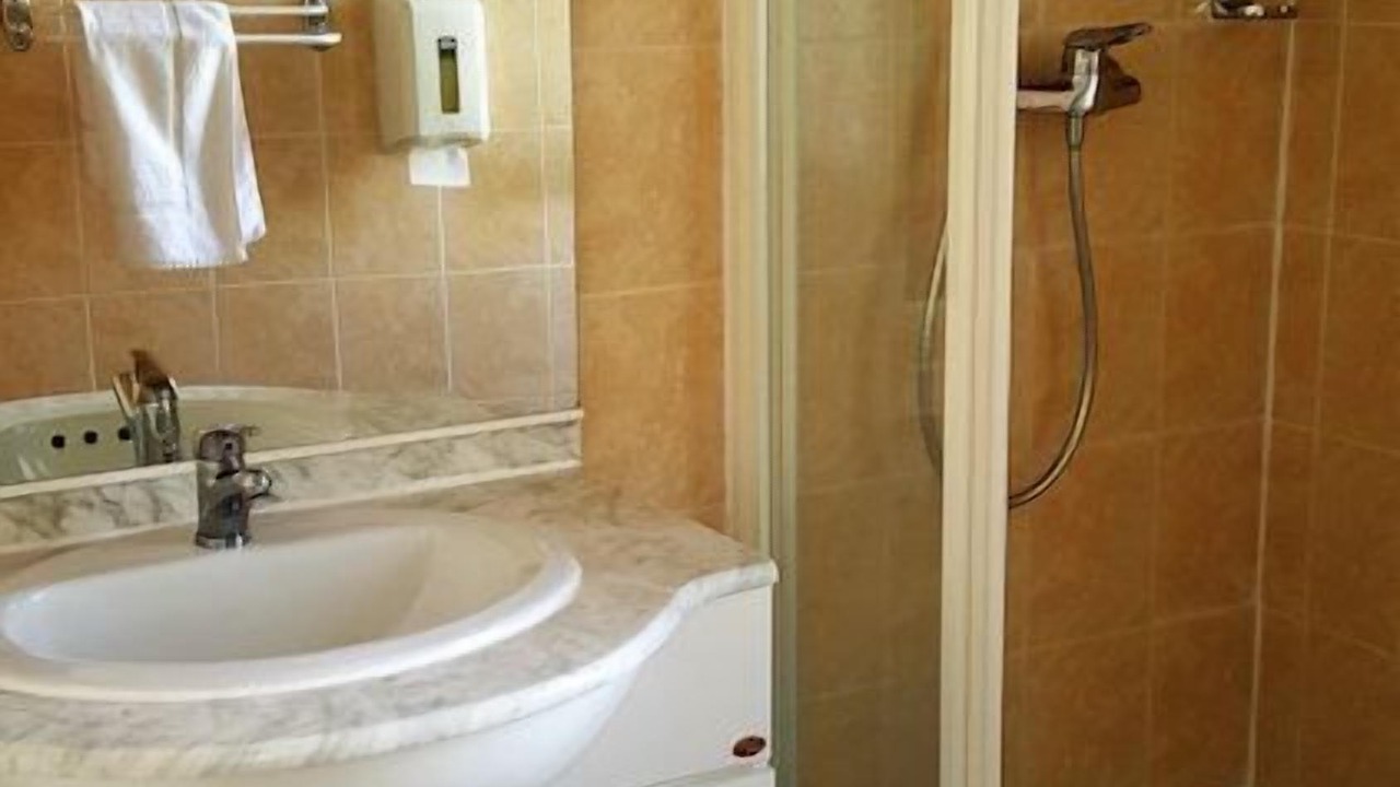 Photo of Bathroom in Aullene