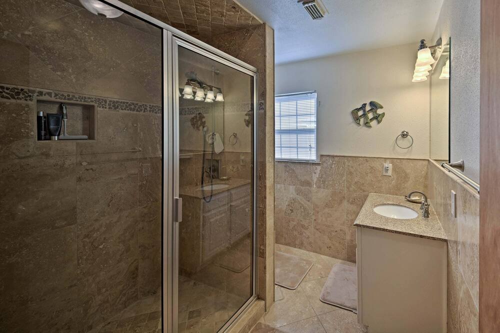 Photo of Bathroom in Palacios