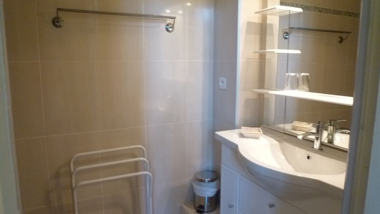 Photo of Bathroom in Lesperon