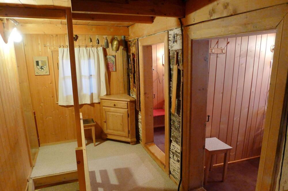 Photo of Bedroom in Tujetsch