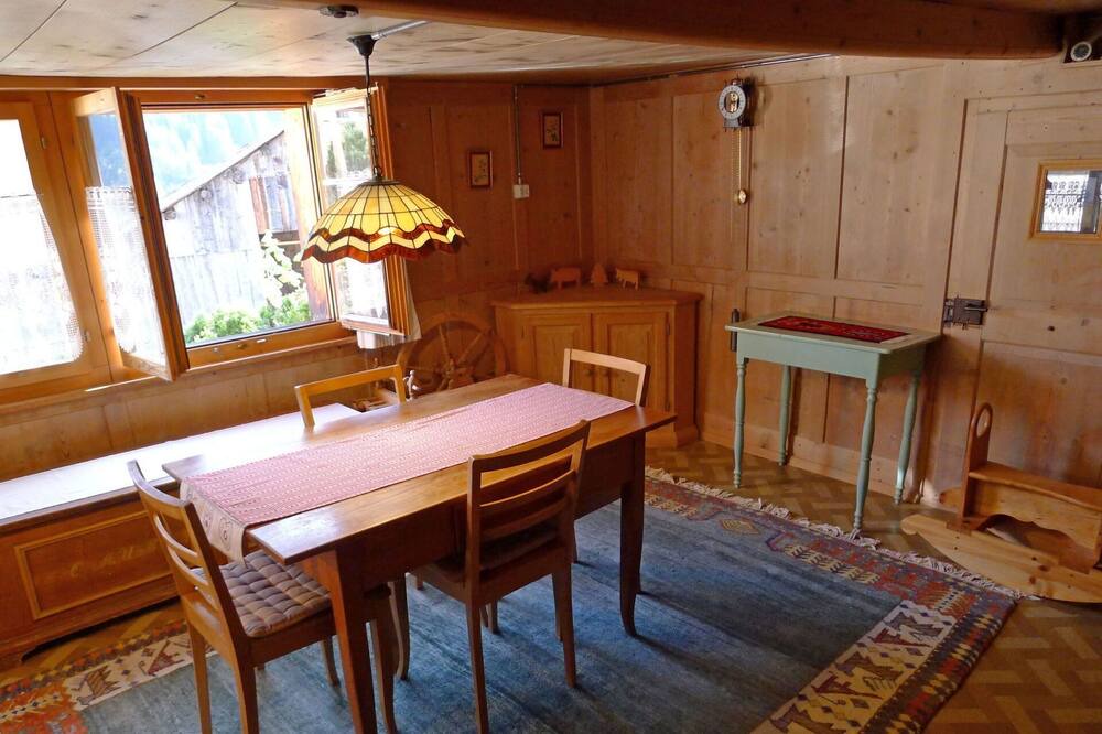 Photo of Bedroom in Tujetsch
