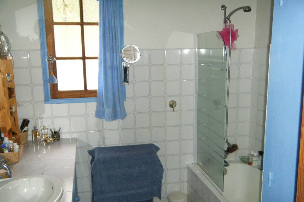 Photo of Bathroom in Hasparren