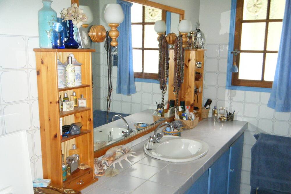 Photo of Bathroom in Hasparren