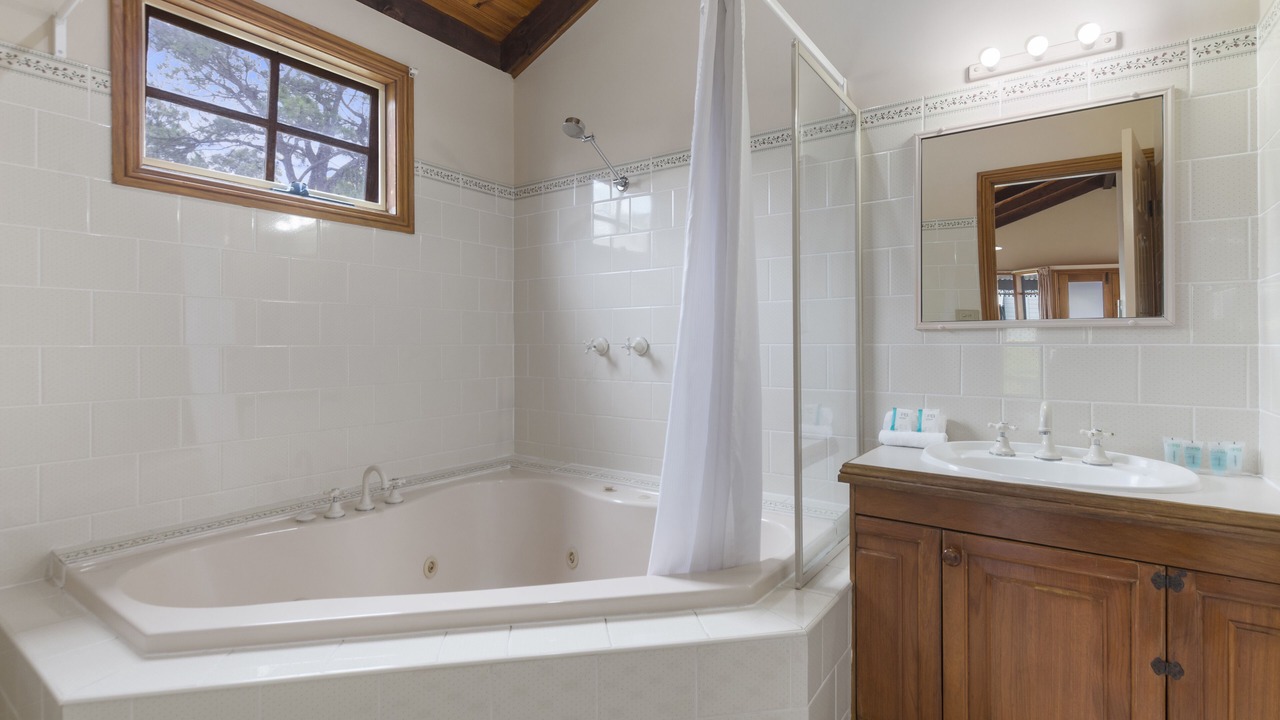 Photo of Bathroom in Lake Tabourie