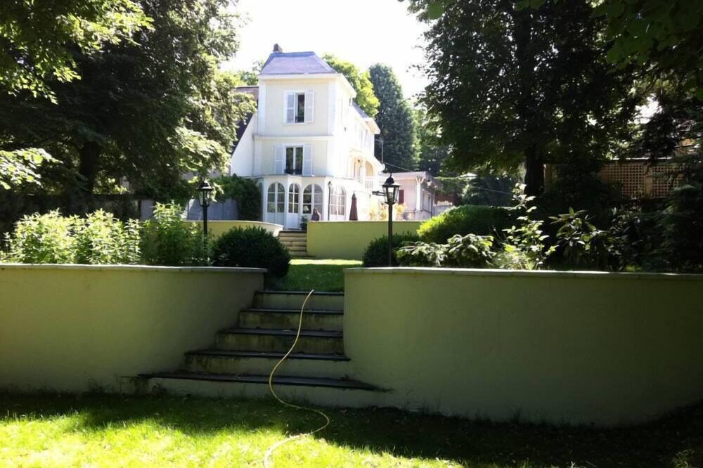 Photo of Outdoor in Le Celle-Saint-Cloud