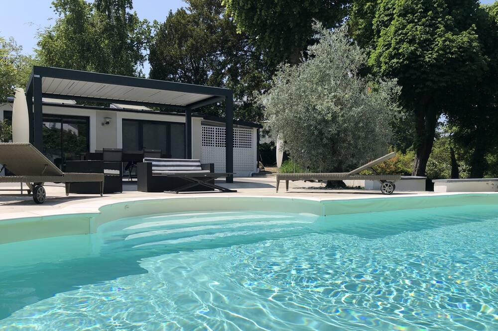 Photo of Outdoor in Le Celle-Saint-Cloud
