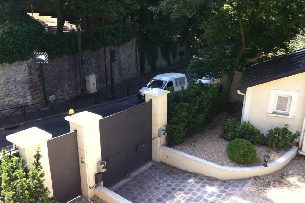Photo of Outdoor in Le Celle-Saint-Cloud