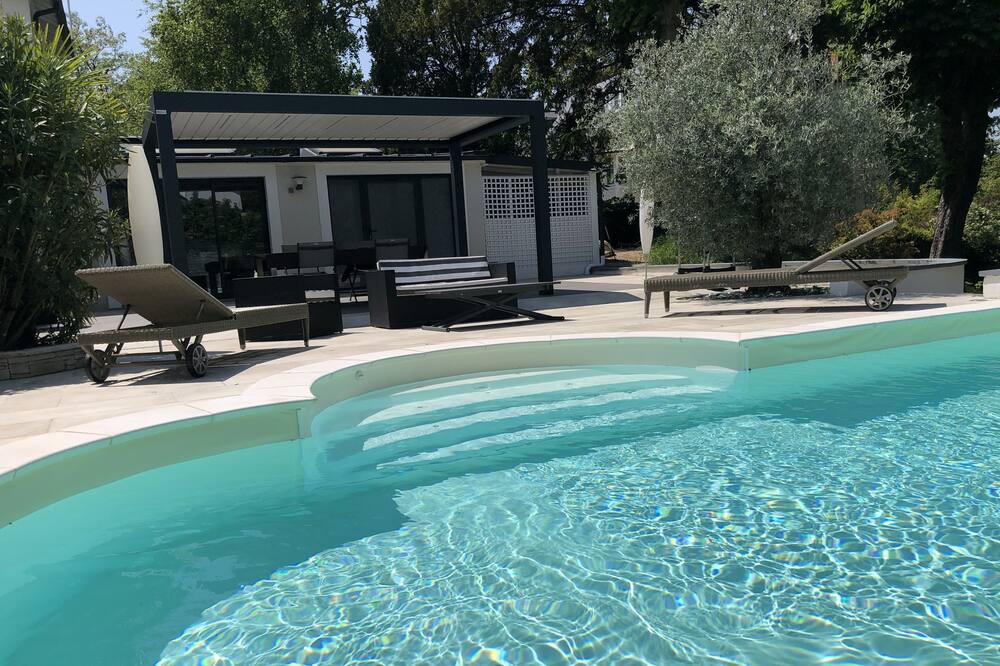 Photo of Outdoor in Le Celle-Saint-Cloud