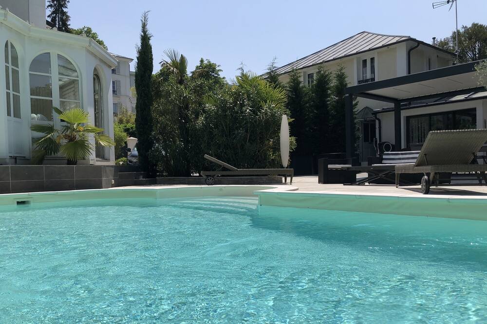 Photo of Outdoor in Le Celle-Saint-Cloud