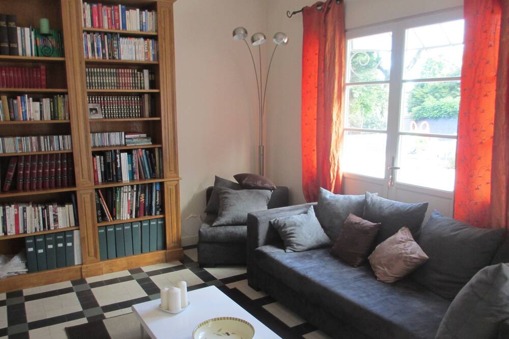 Photo of Livingroom in Le Celle-Saint-Cloud