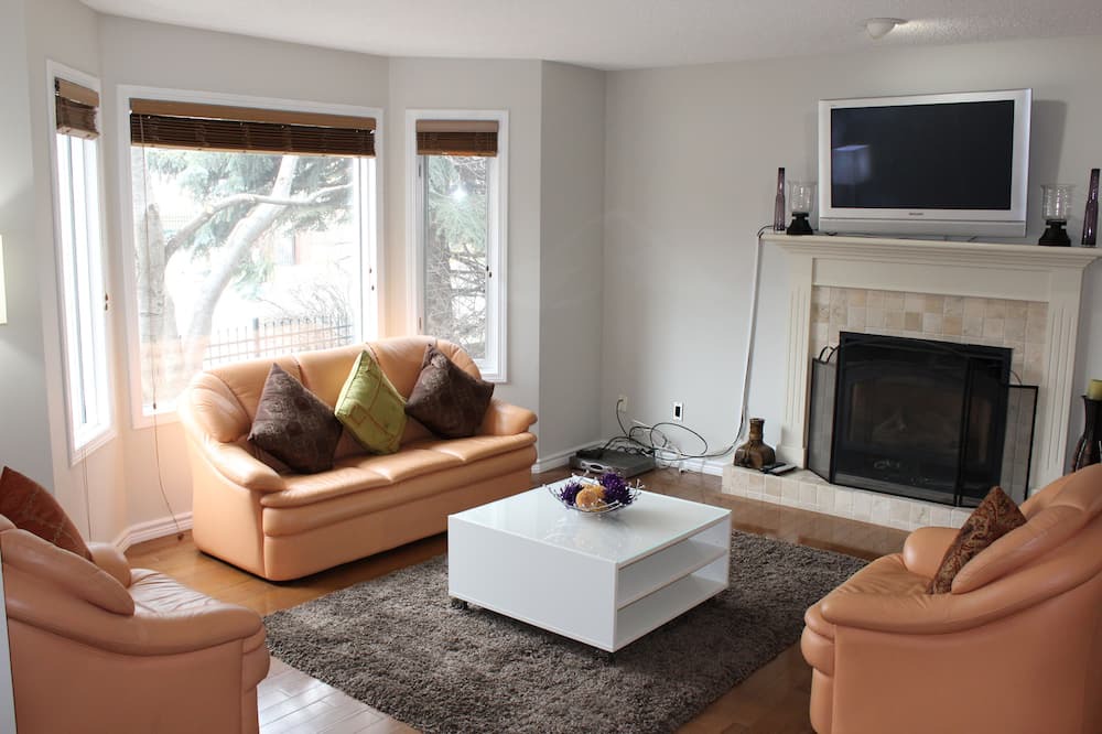 Photo of Livingroom in Marda Loop