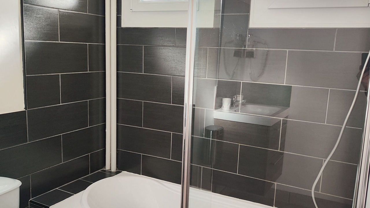 Photo of Bathroom in Beaumont-sur-Leze
