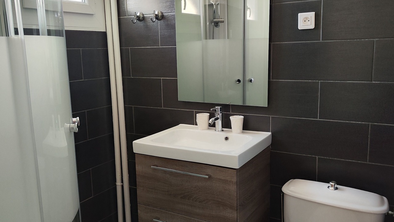 Photo of Bathroom in Beaumont-sur-Leze