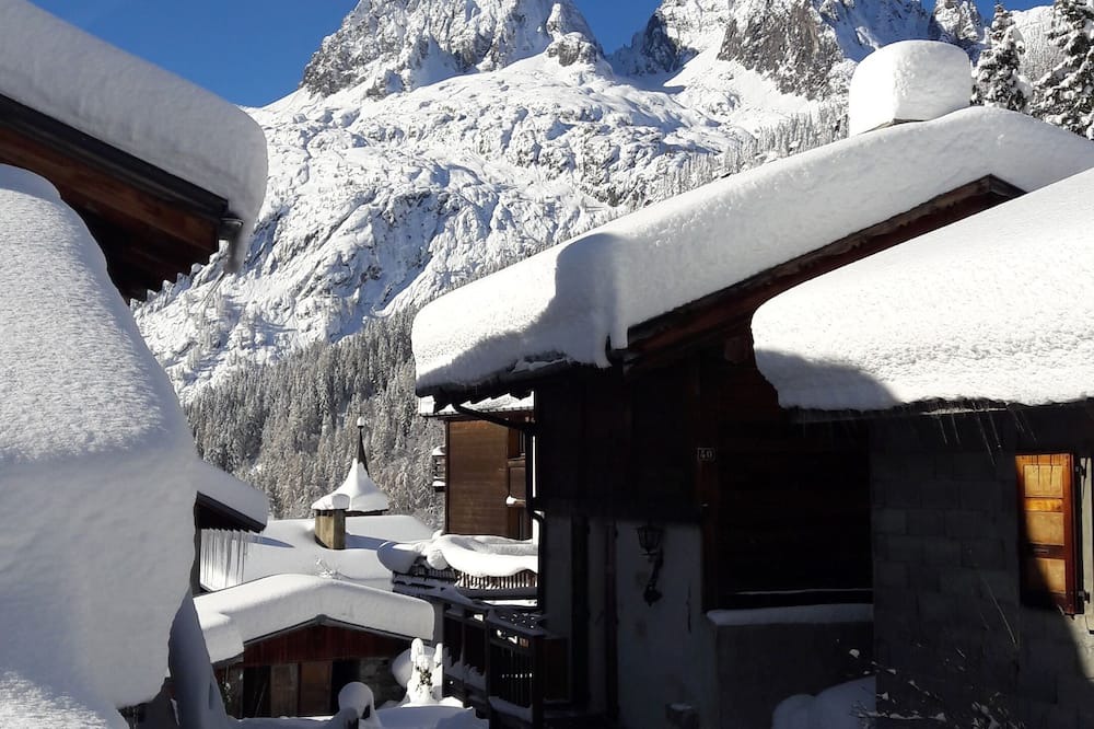 Photo of Outdoor in Le Tour