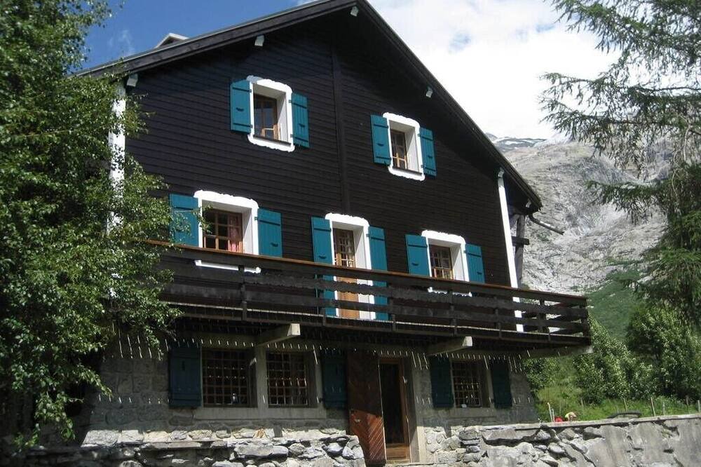 Photo of Outdoor in Le Tour