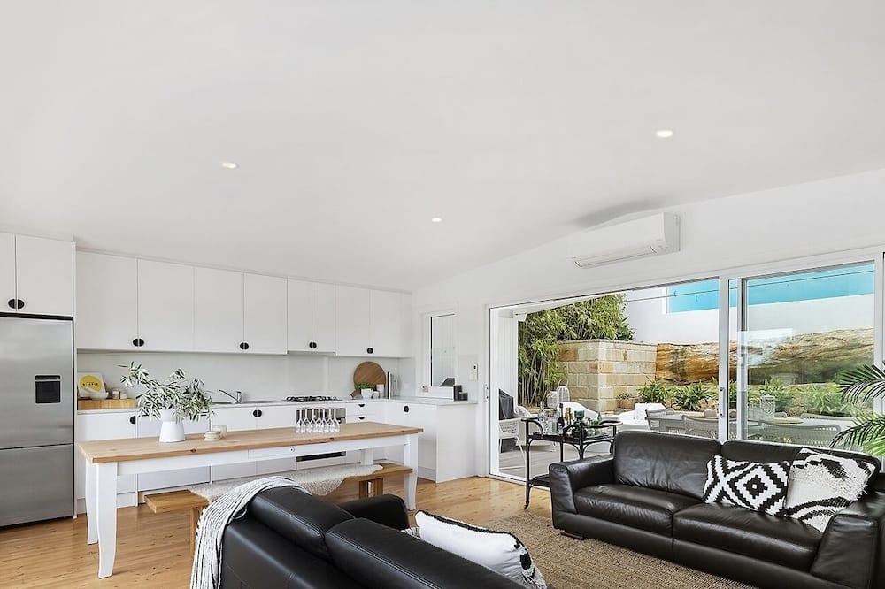 Photo of Livingroom in Curl Curl