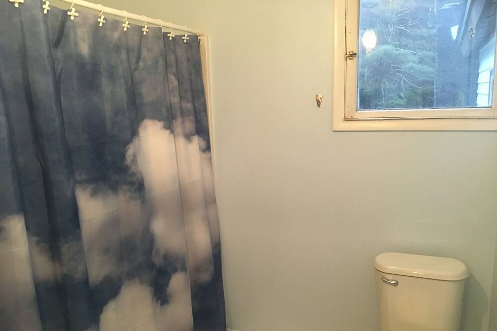 Photo of Bathroom in Swan Lake