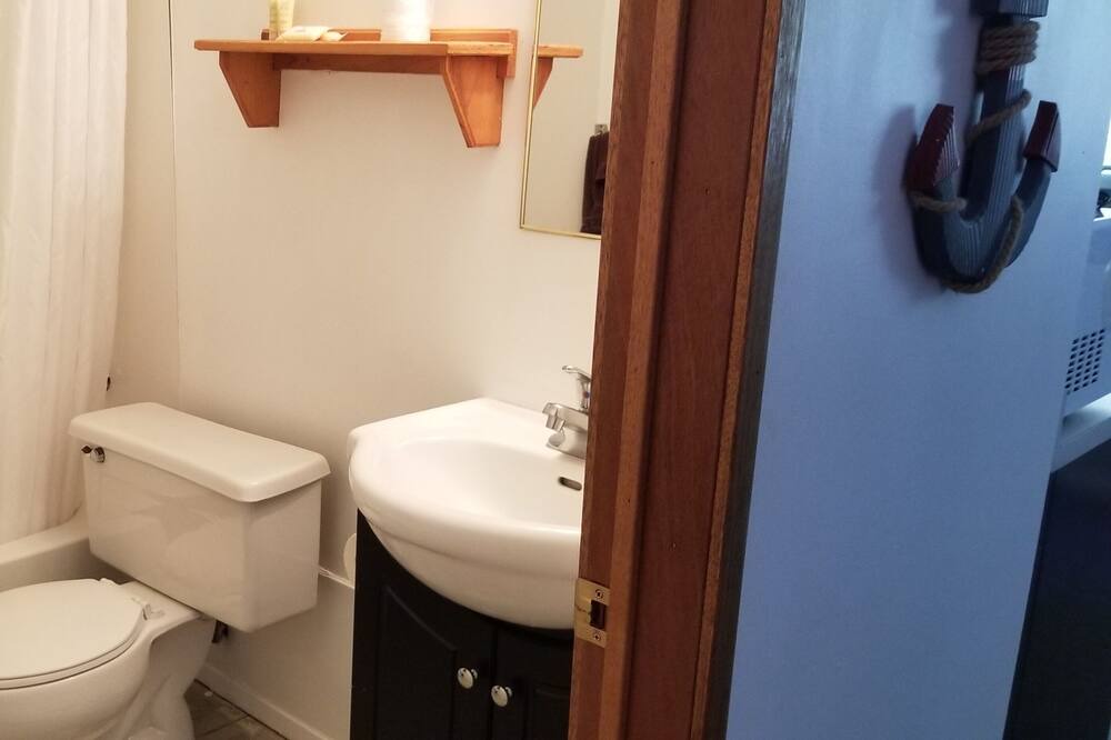 Photo of Bathroom in Edgetts Landing