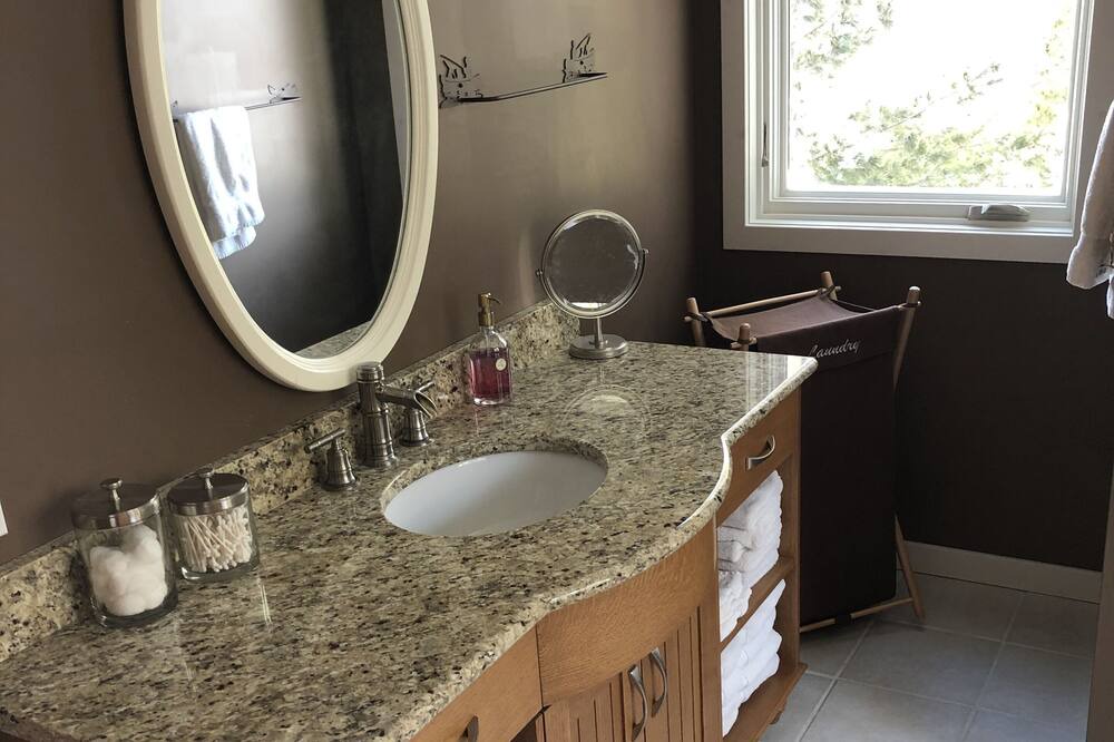 Photo of Bathroom in Sioux Narrows Nestor Falls