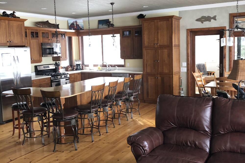 Photo of Livingroom in Sioux Narrows Nestor Falls