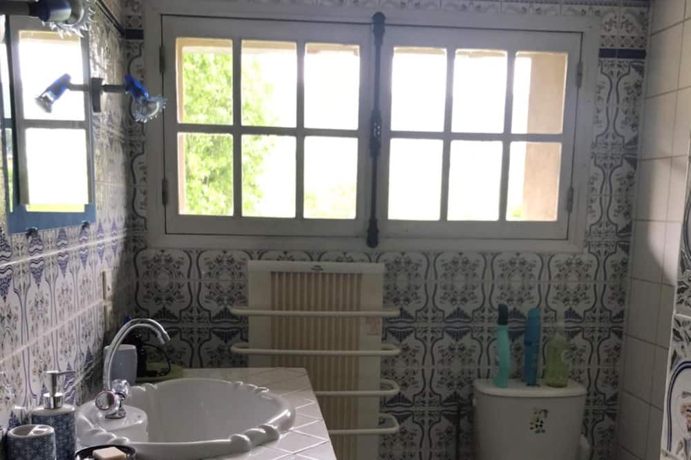 Photo of Bathroom in Le Perreon