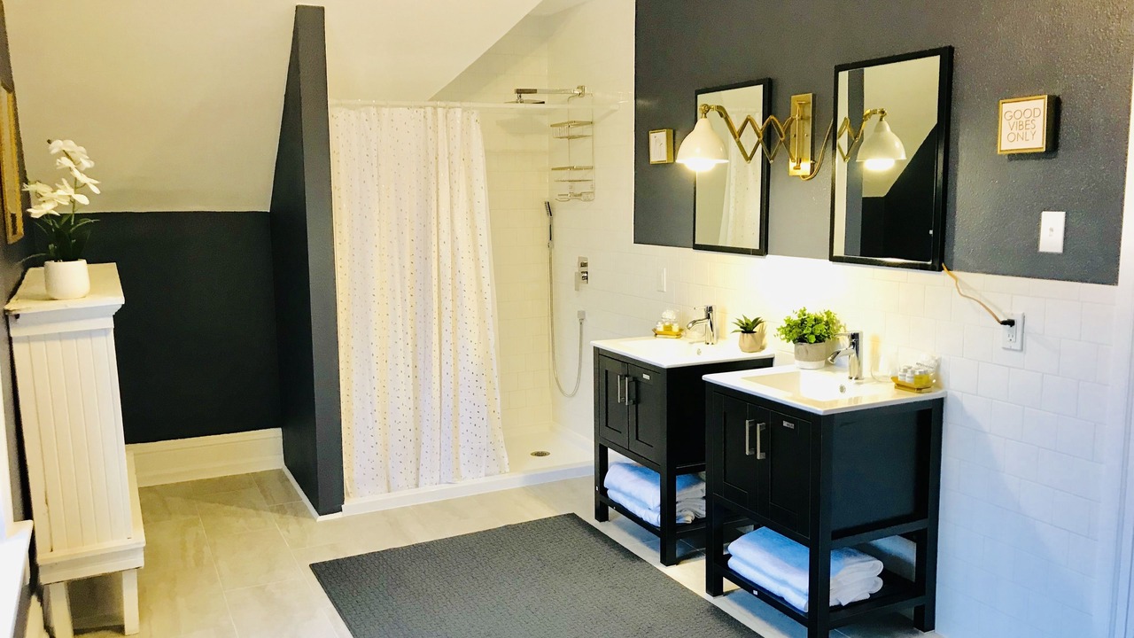 Photo of Bathroom in Squire Park